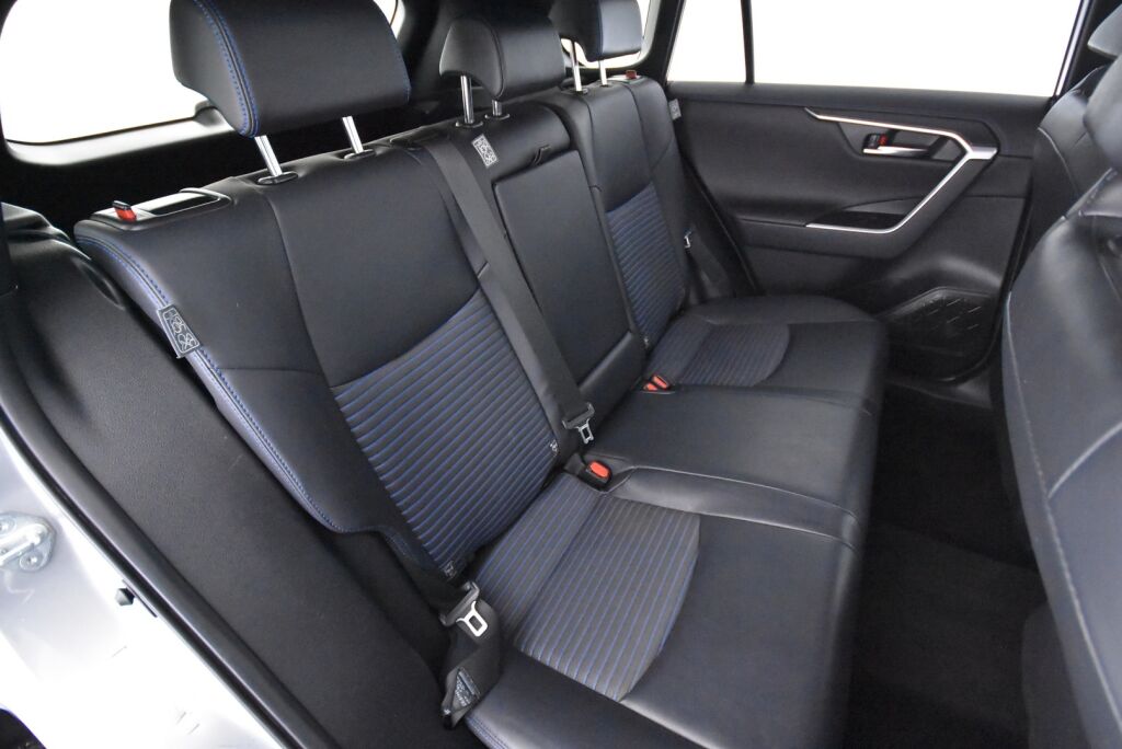 Toyota RAV4 2019 2,5 Hybrid AWD-i Style / Vetokoukku / JBL Sound System / Smart Entry / Bi-Led