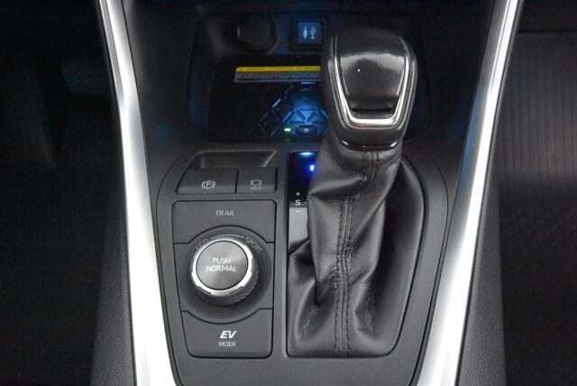 Toyota RAV4 2019 2,5 Hybrid AWD-i Style / Vetokoukku / JBL Sound System / Smart Entry / Bi-Led