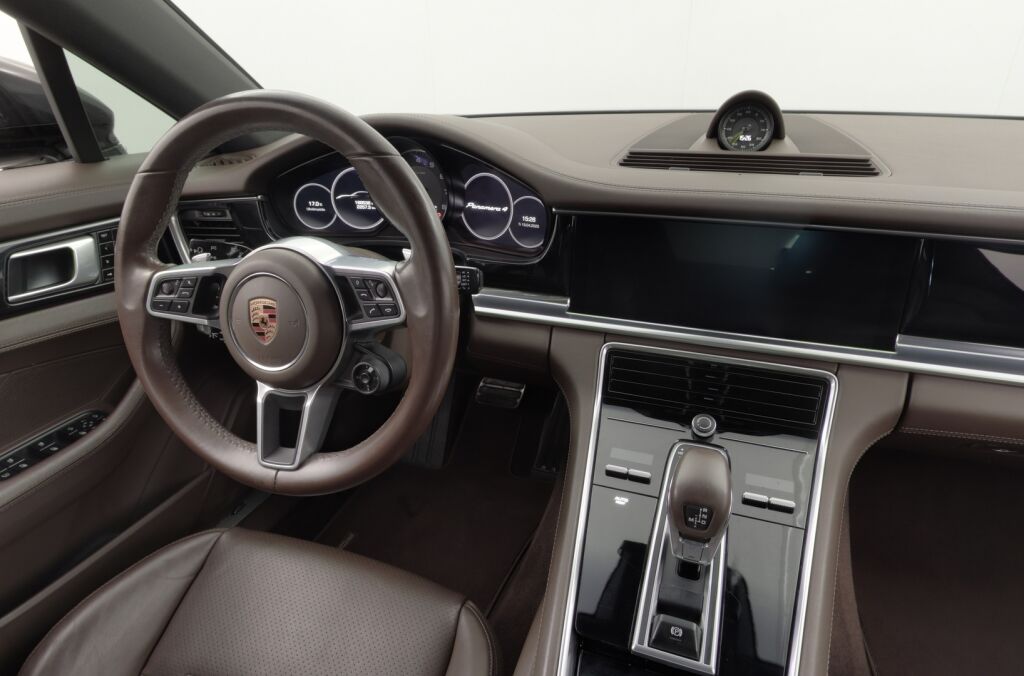Porsche Panamera 2018 4 E-Hybrid / Sport-putkisto / Muistipenkki / Nahkaverhoilu / Match DSP /
