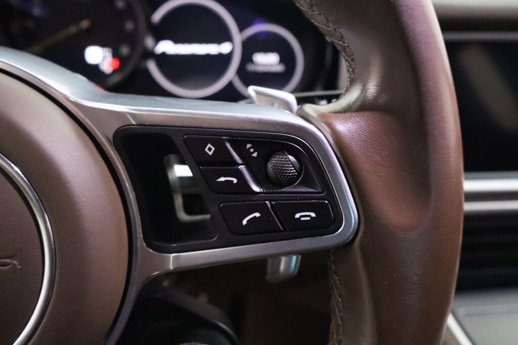 Porsche Panamera 2018 4 E-Hybrid / Sport-putkisto / Muistipenkki / Nahkaverhoilu / Match DSP /