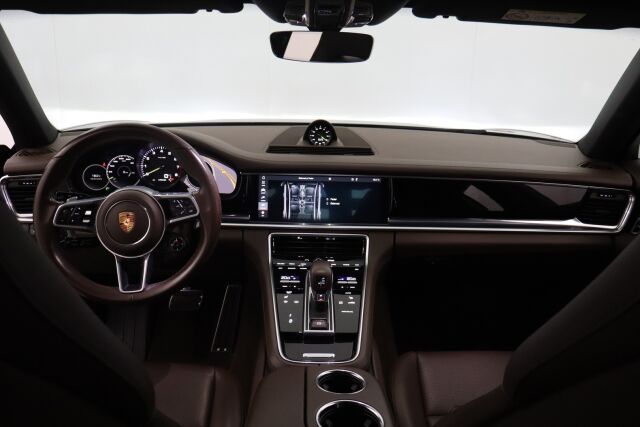 Porsche Panamera 2018 4 E-Hybrid / Sport-putkisto / Muistipenkki / Nahkaverhoilu / Match DSP /