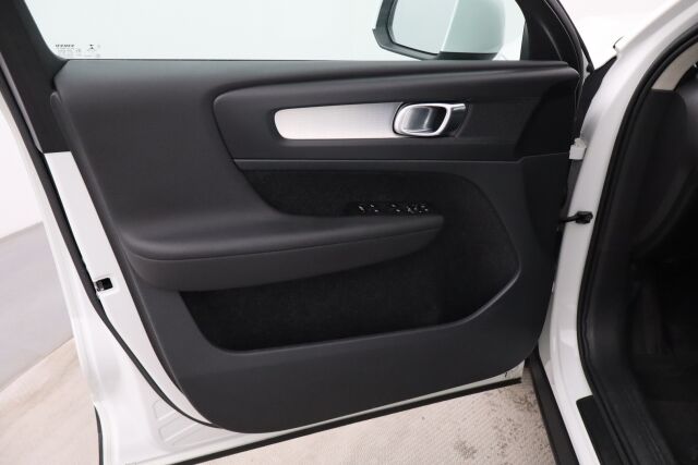 Volvo XC40 2020 T4 AWD Business aut / Eberi / Suomiauto / Sähköluukku ja koukku / Vakkari / Navi / VOC / Kessy / - RAHOITUS TÄHÄN AUTOON VAIN 3.99% - 