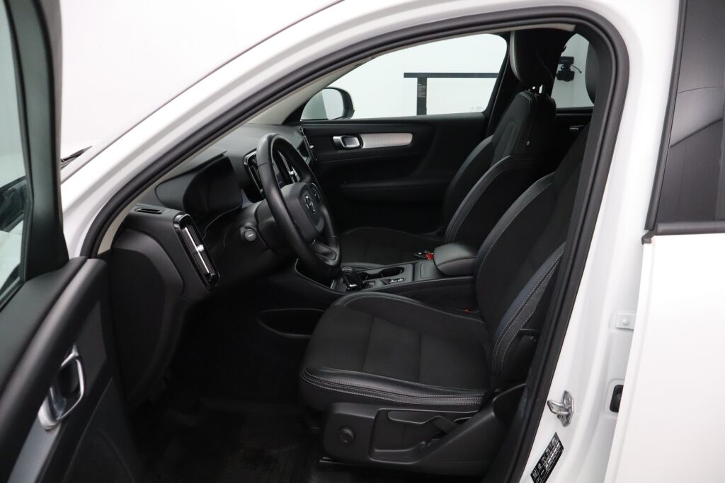Volvo XC40 2020 T4 AWD Business aut / Eberi / Suomiauto / Sähköluukku ja koukku / Vakkari / Navi / VOC / Kessy / - RAHOITUS TÄHÄN AUTOON VAIN 3.99% - 