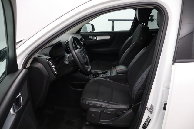 Volvo XC40 2020 T4 AWD Business aut / Eberi / Suomiauto / Sähköluukku ja koukku / Vakkari / Navi / VOC / Kessy / - RAHOITUS TÄHÄN AUTOON VAIN 3.99% - 