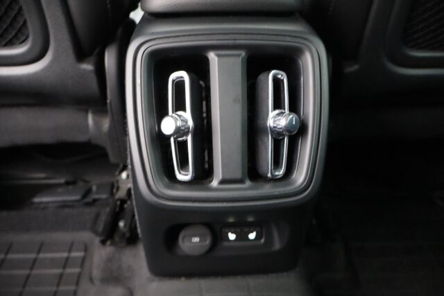 Volvo XC40 2020 T4 AWD Business aut / Eberi / Suomiauto / Sähköluukku ja koukku / Vakkari / Navi / VOC / Kessy / - RAHOITUS TÄHÄN AUTOON VAIN 3.99% - 