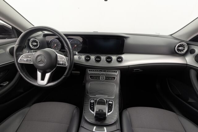 Mercedes-Benz E 2018 220 d 4Matic A Coupé / Suomiauto / Lasikattoluukku / Sähk. Koukku / P-Kamera