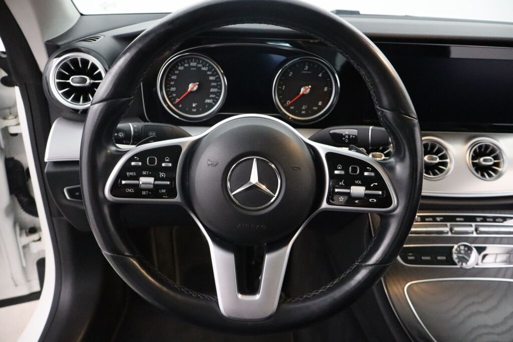 Mercedes-Benz E 2018 220 d 4Matic A Coupé / Suomiauto / Lasikattoluukku / Sähk. Koukku / P-Kamera