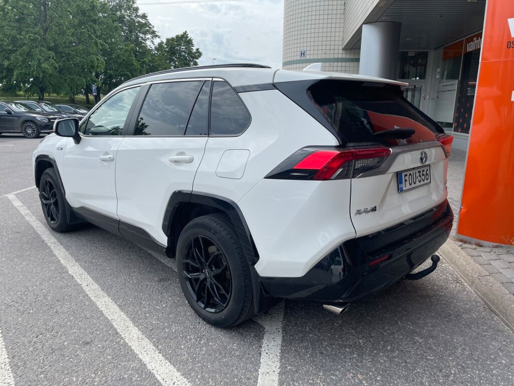 Toyota RAV4 Plug-in 2021 Hybrid 2,5 AWD-i Style / Smart Entry / Koukku / ACC / Kamera / LED ajovalot / Art Leather istuimet