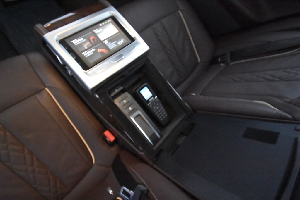 BMW 745 2019 G12 Sedan 745Le A xDrive H&K / HUD / Laser / Ilma-alusta / ACC / 4-pyöräohj. / Soft Close / Kattoluukku / 360 /  Comfort-istuimet- Muisti, Hieronta, Ilmastointi