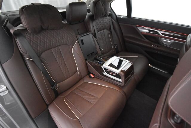 BMW 745 2019 G12 Sedan 745Le A xDrive H&K / HUD / Laser / Ilma-alusta / ACC / 4-pyöräohj. / Soft Close / Kattoluukku / 360 /  Comfort-istuimet- Muisti, Hieronta, Ilmastointi