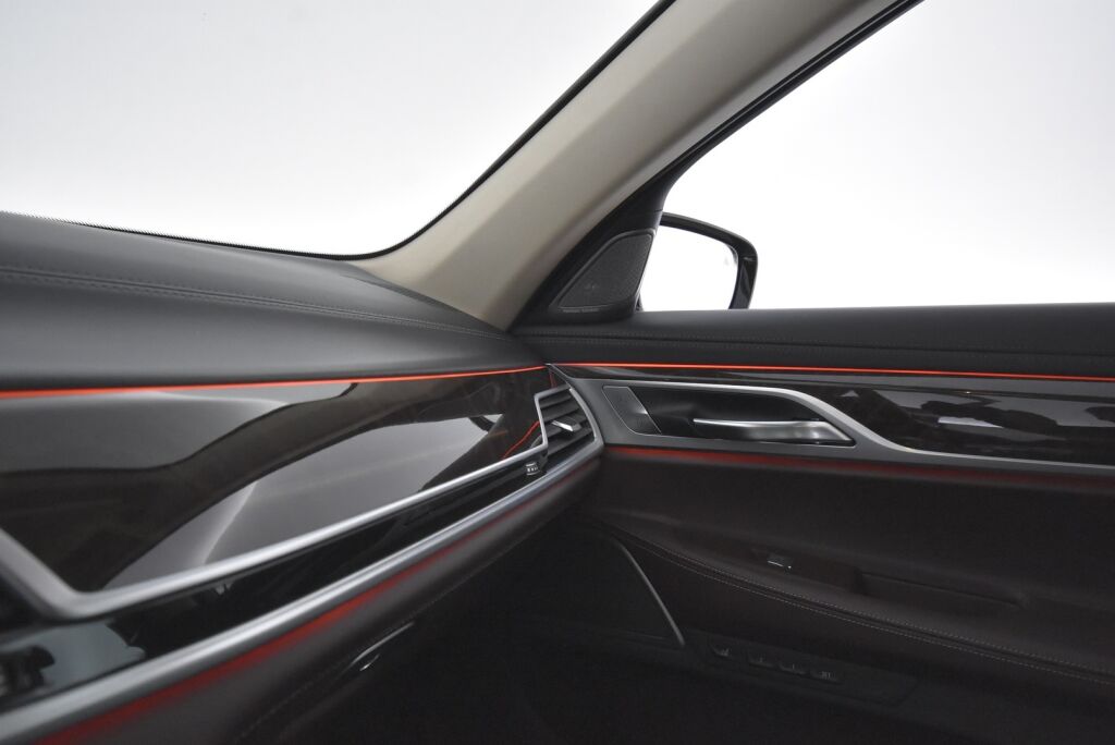 BMW 745 2019 G12 Sedan 745Le A xDrive H&K / HUD / Laser / Ilma-alusta / ACC / 4-pyöräohj. / Soft Close / Kattoluukku / 360 /  Comfort-istuimet- Muisti, Hieronta, Ilmastointi