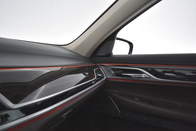 BMW 745 2019 G12 Sedan 745Le A xDrive H&K / HUD / Laser / Ilma-alusta / ACC / 4-pyöräohj. / Soft Close / Kattoluukku / 360 /  Comfort-istuimet- Muisti, Hieronta, Ilmastointi