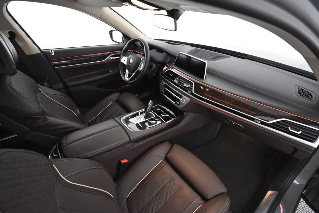 BMW 745 2019 G12 Sedan 745Le A xDrive H&K / HUD / Laser / Ilma-alusta / ACC / 4-pyöräohj. / Soft Close / Kattoluukku / 360 /  Comfort-istuimet- Muisti, Hieronta, Ilmastointi