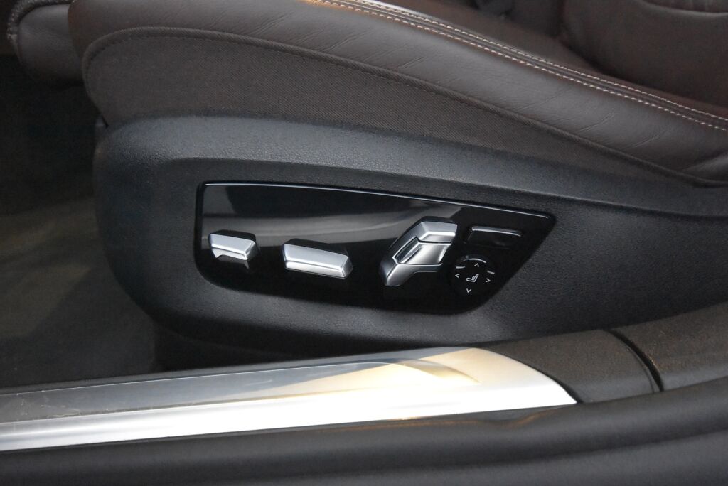 BMW 745 2019 G12 Sedan 745Le A xDrive H&K / HUD / Laser / Ilma-alusta / ACC / 4-pyöräohj. / Soft Close / Kattoluukku / 360 /  Comfort-istuimet- Muisti, Hieronta, Ilmastointi