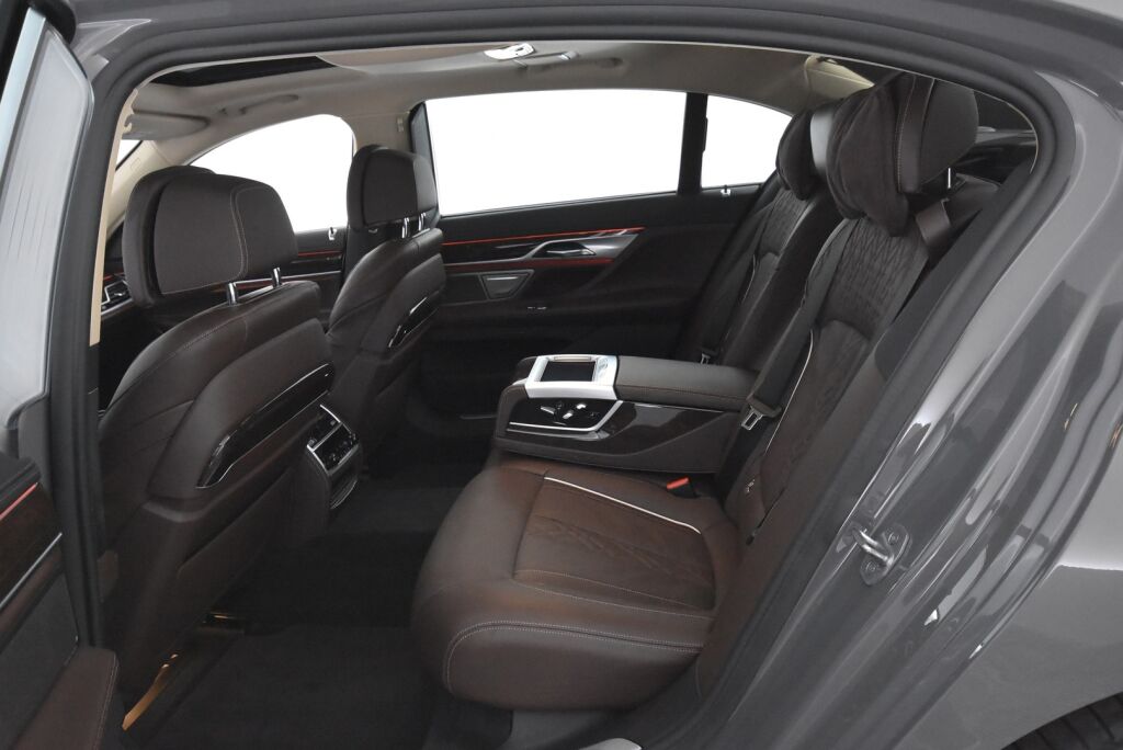 BMW 745 2019 G12 Sedan 745Le A xDrive H&K / HUD / Laser / Ilma-alusta / ACC / 4-pyöräohj. / Soft Close / Kattoluukku / 360 /  Comfort-istuimet- Muisti, Hieronta, Ilmastointi