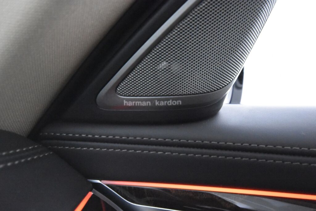 BMW 745 2019 G12 Sedan 745Le A xDrive H&K / HUD / Laser / Ilma-alusta / ACC / 4-pyöräohj. / Soft Close / Kattoluukku / 360 /  Comfort-istuimet- Muisti, Hieronta, Ilmastointi