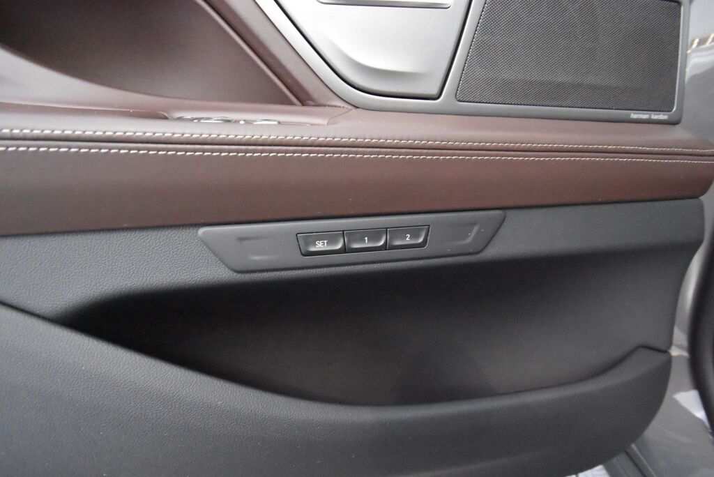 BMW 745 2019 G12 Sedan 745Le A xDrive H&K / HUD / Laser / Ilma-alusta / ACC / 4-pyöräohj. / Soft Close / Kattoluukku / 360 /  Comfort-istuimet- Muisti, Hieronta, Ilmastointi