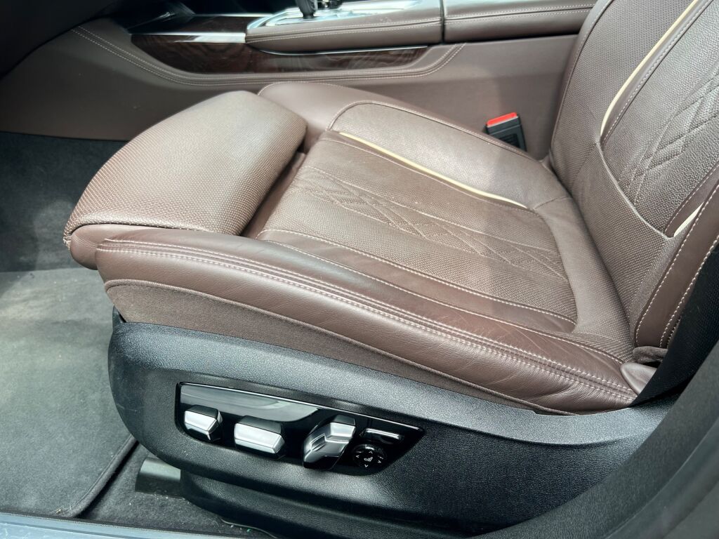 BMW 745 2019 G12 Sedan 745Le A xDrive H&K / HUD / Laser / Ilma-alusta / ACC / 4-pyöräohj. / Soft Close / Panorama / 360 /  Comfort-istuimet- Muisti, Hieronta, Ilmastointi