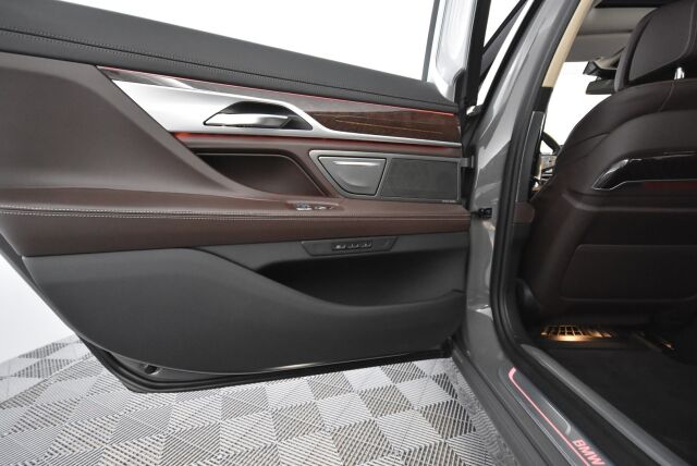 BMW 745 2019 G12 Sedan 745Le A xDrive H&K / HUD / Laser / Ilma-alusta / ACC / 4-pyöräohj. / Soft Close / Kattoluukku / 360 /  Comfort-istuimet- Muisti, Hieronta, Ilmastointi