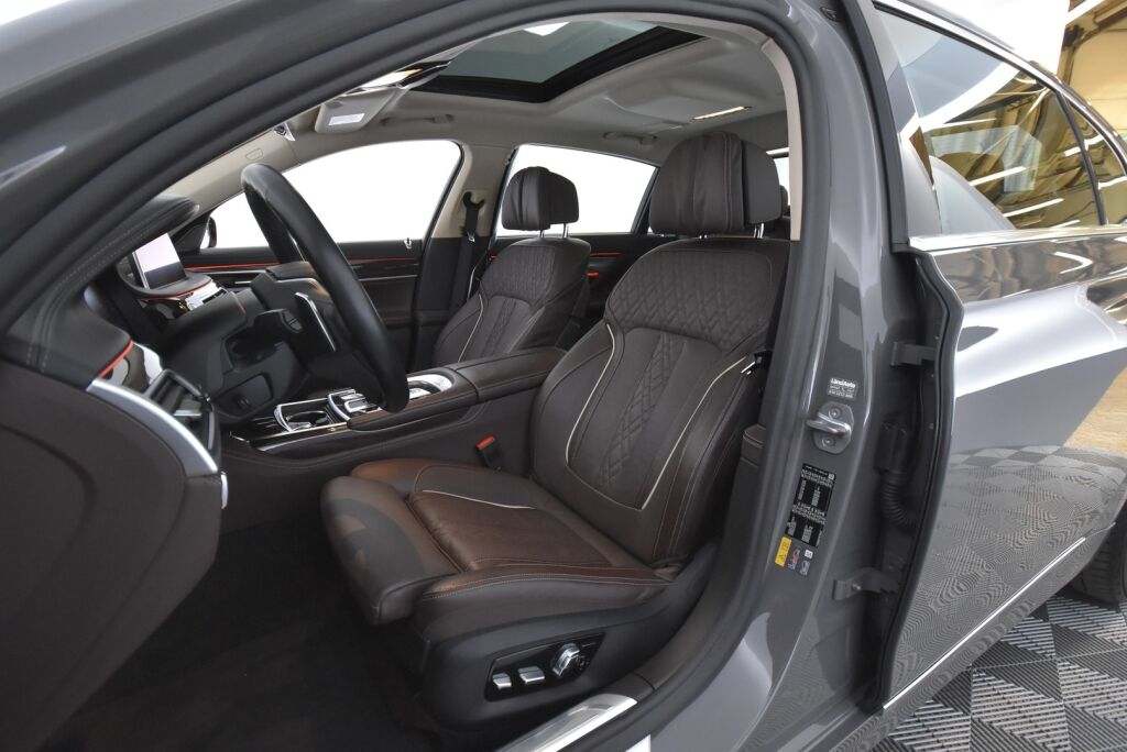 BMW 745 2019 G12 Sedan 745Le A xDrive H&K / HUD / Laser / Ilma-alusta / ACC / 4-pyöräohj. / Soft Close / Kattoluukku / 360 /  Comfort-istuimet- Muisti, Hieronta, Ilmastointi