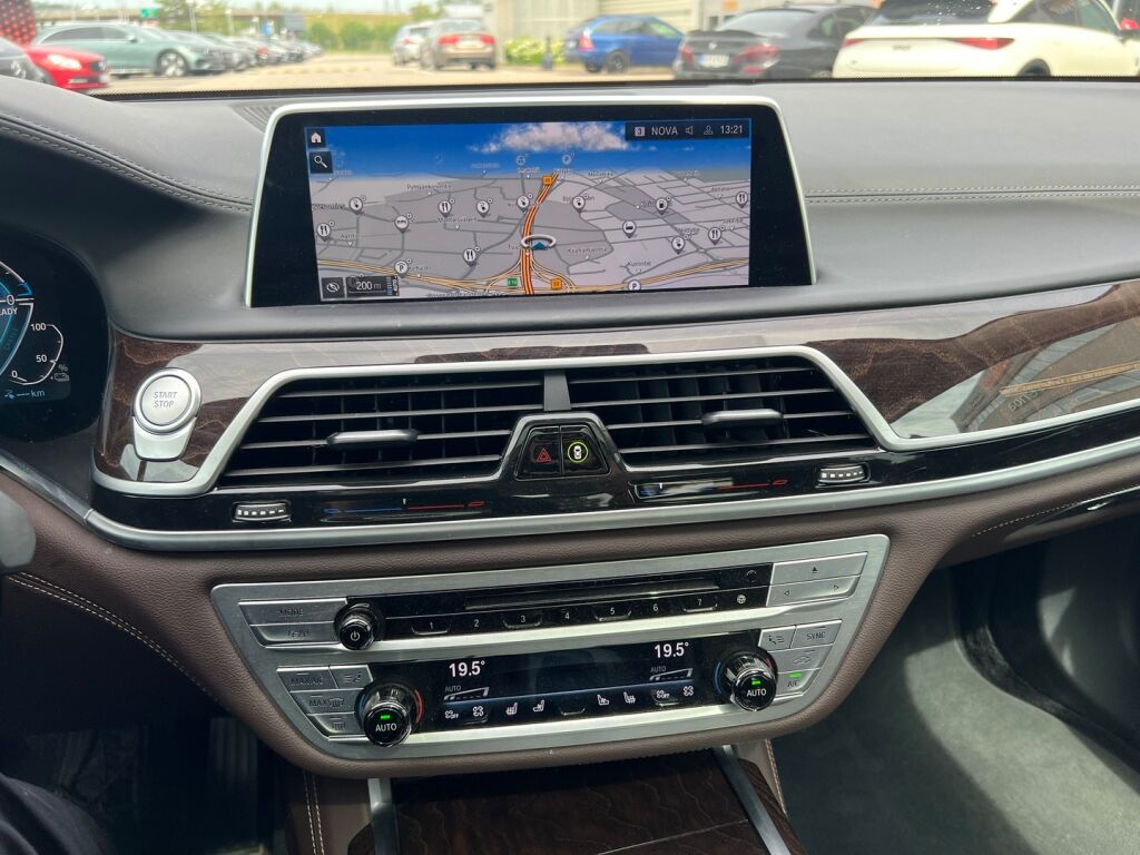 BMW 745 2019 G12 Sedan 745Le A xDrive H&K / HUD / Laser / Ilma-alusta / ACC / 4-pyöräohj. / Soft Close / Panorama / 360 /  Comfort-istuimet- Muisti, Hieronta, Ilmastointi