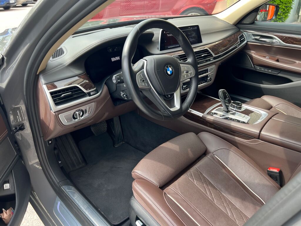 BMW 745 2019 G12 Sedan 745Le A xDrive H&K / HUD / Laser / Ilma-alusta / ACC / 4-pyöräohj. / Soft Close / Panorama / 360 /  Comfort-istuimet- Muisti, Hieronta, Ilmastointi