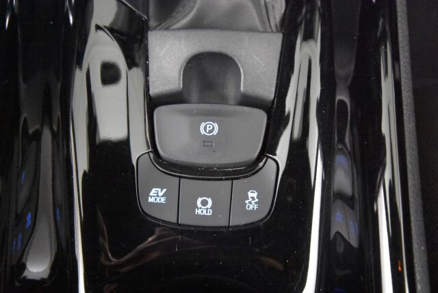 Toyota C-HR 2020 2,0 Hybrid Intense Edition / Vetokoukku / Adaptiivinen vakkari / Suomiauto / LED-ajovalot