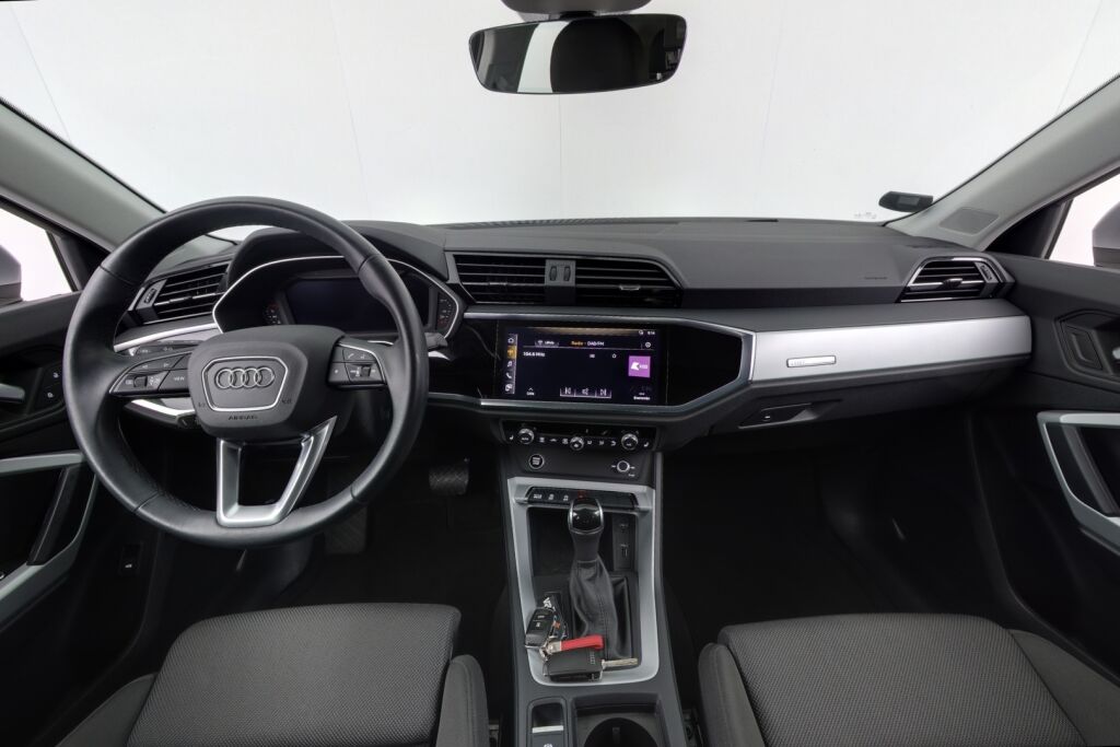 Audi Q3 2021 Sportback Business 35 TFSI 110kW MHEV S tronic / Webasto/ Koukku