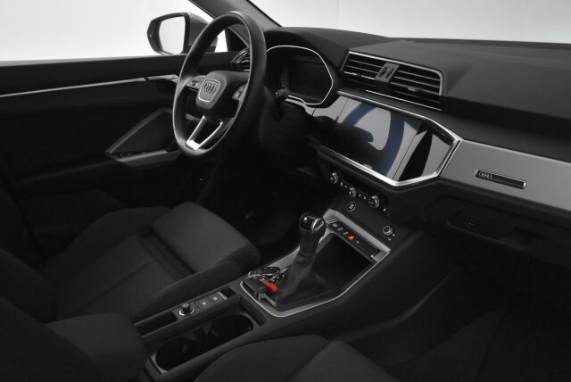 Audi Q3 2021 Sportback Business 35 TFSI 110kW MHEV S tronic / Webasto/ Koukku