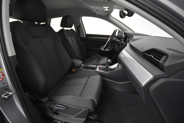 Audi Q3 2021 Sportback Business 35 TFSI 110kW MHEV S tronic / Webasto/ Koukku