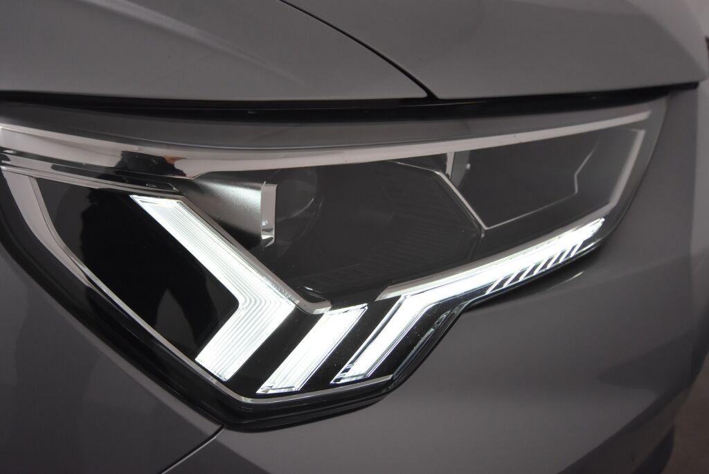 Audi Q3 2021 Sportback Business 35 TFSI 110kW MHEV S tronic / Webasto/ Koukku