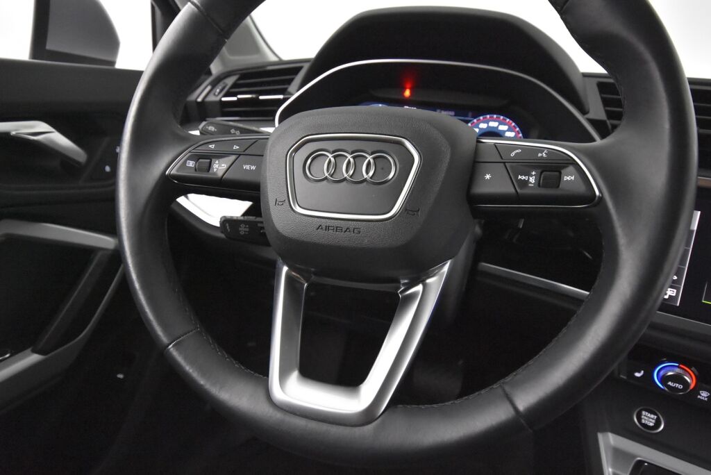 Audi Q3 2021 Sportback Business 35 TFSI 110kW MHEV S tronic / Webasto/ Koukku