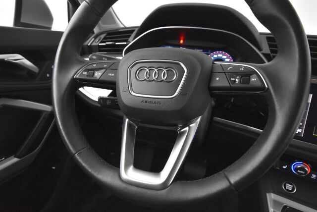 Audi Q3 2021 Sportback Business 35 TFSI 110kW MHEV S tronic / Webasto/ Koukku