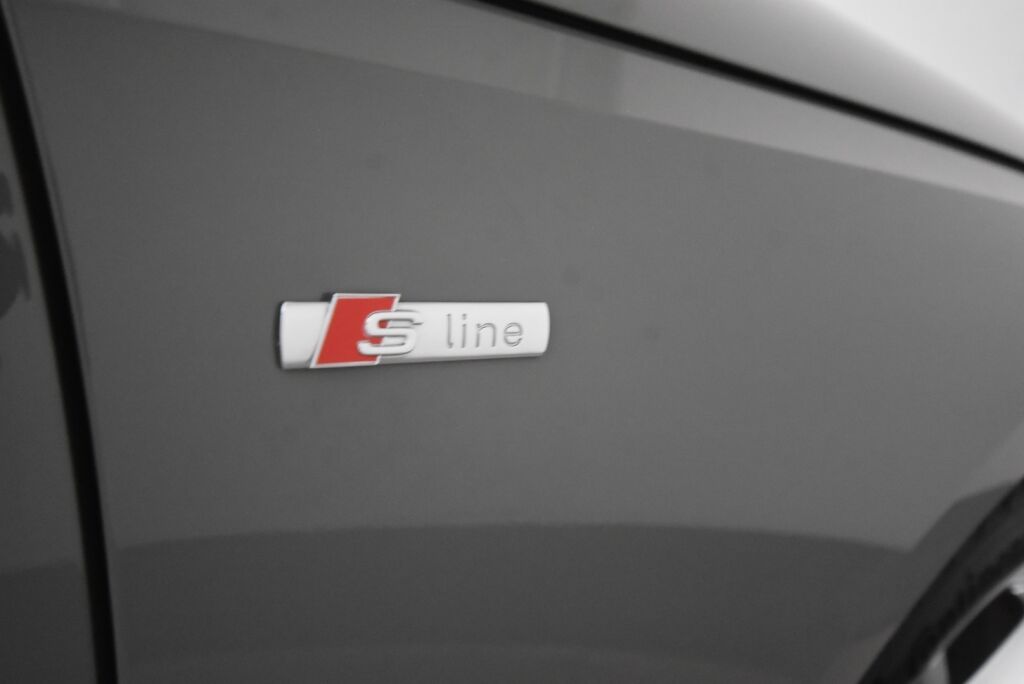 Audi A4 2020 Avant Business S line Comfort Edition 40 TDI 140 kW quattro S tronic / Webasto / Suomi-auto / Koukku / Kamera / Digimittari / Huollettu 11/24