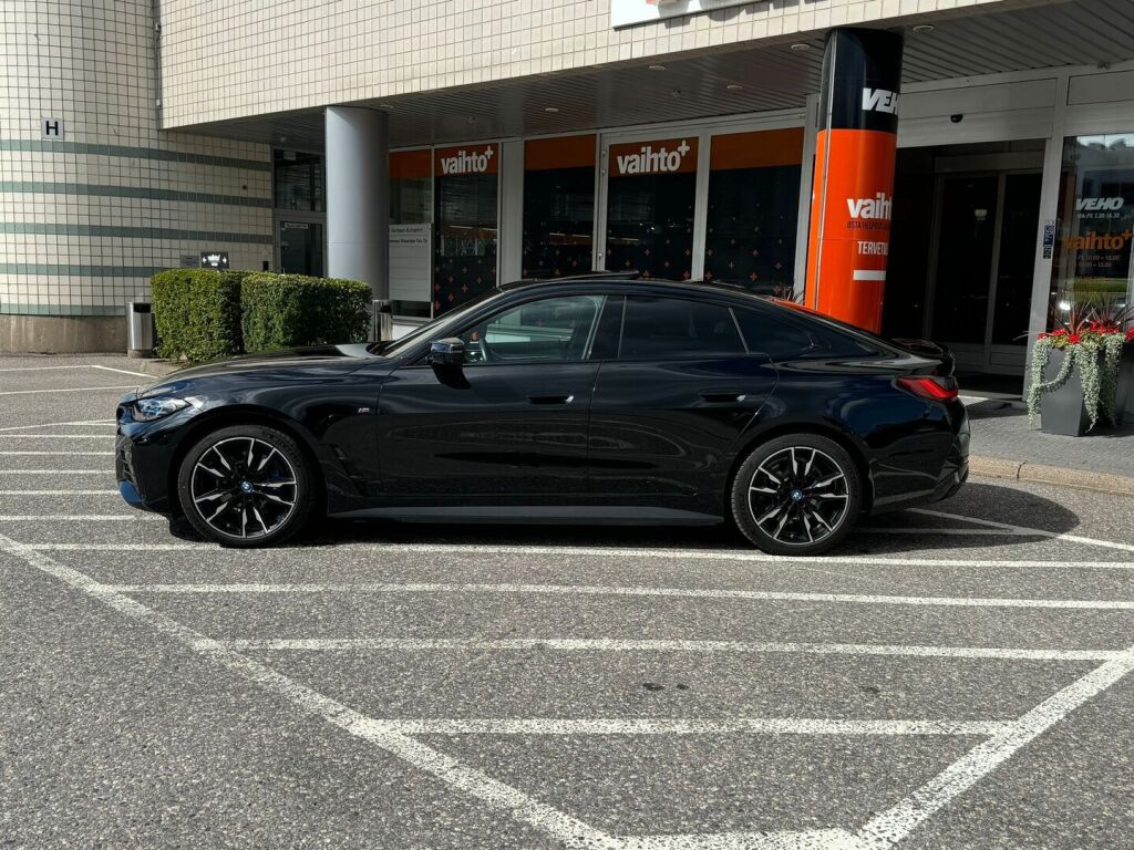 BMW I4 M50 2023 Fully Charged / Harman/kardon / Laser / HUD / Vetokoukku / Kattoluukku / 2x vanteet