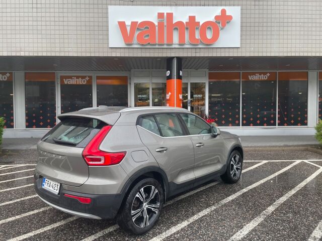 Volvo XC40 2021 B4 MHEV Inscription aut / Harman Kardon/ Panoraama/ Tehdaskoukku/ Sähköpenkki muistilla / 1-om
