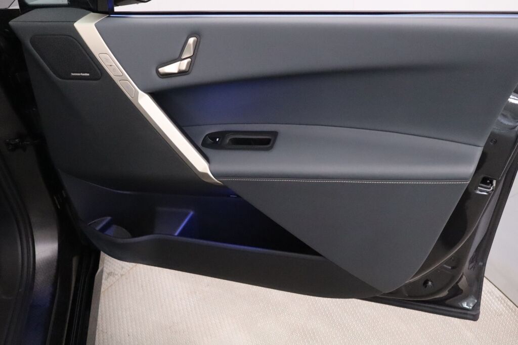 BMW iX 2022 xDrive40 / Driving Assistant Professional / Sähkökoukku / Sky Lounge / HUD / Sport paketti / Laserlight / 360° / H&K