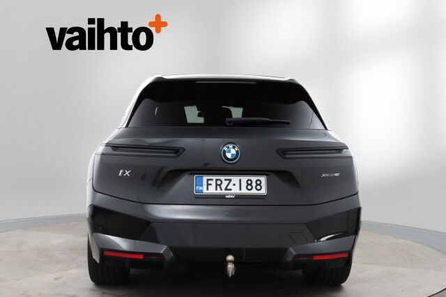 BMW iX 2022 xDrive40 / Driving Assistant Professional / Sähkökoukku / Sky Lounge / HUD / Sport paketti / Laserlight / 360° / H&K