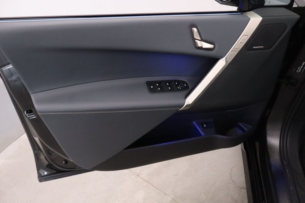 BMW iX 2022 xDrive40 / Driving Assistant Professional / Sähkökoukku / Sky Lounge / HUD / Sport paketti / Laserlight / 360° / H&K