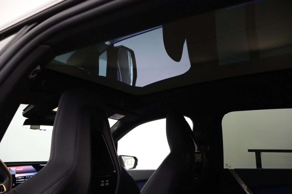 BMW iX 2022 xDrive40 / Driving Assistant Professional / Sähkökoukku / Sky Lounge / HUD / Sport paketti / Laserlight / 360° / H&K