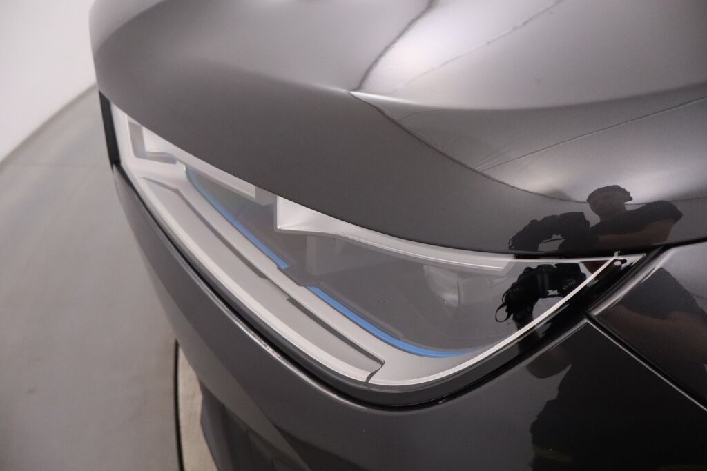 BMW iX 2022 xDrive40 / Driving Assistant Professional / Sähkökoukku / Sky Lounge / HUD / Sport paketti / Laserlight / 360° / H&K
