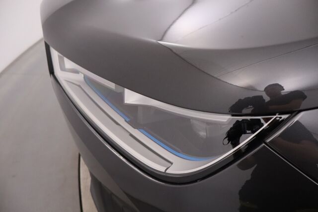 BMW iX 2022 xDrive40 / Driving Assistant Professional / Sähkökoukku / Sky Lounge / HUD / Sport paketti / Laserlight / 360° / H&K