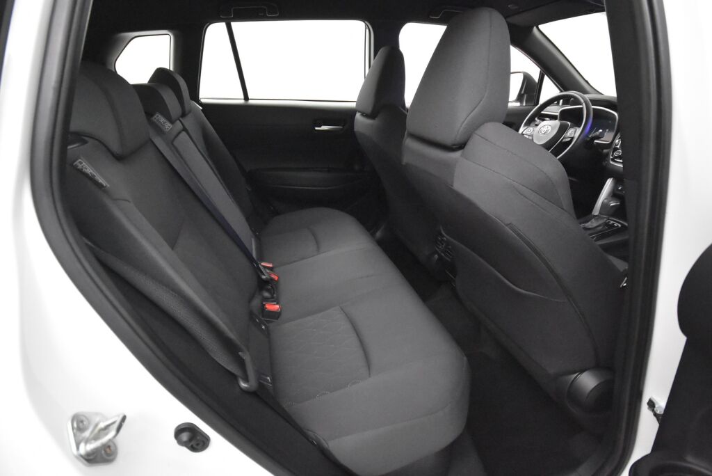 Toyota Corolla Cross 2024 2.0 Hybrid Active / Kamera / Navi / Suomi-auto / ALV / Adapt vak / Kaistavahti / Ratinlämmitin