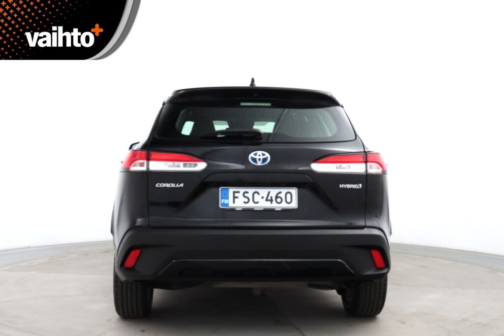 Toyota Corolla Cross 2023 2.0 Hybrid Active / Tehdastakuu / 1-Om. Suomiauto / ALV / Adapt. vakkari / P-Kamera / Navi / Ratinlämmitin
