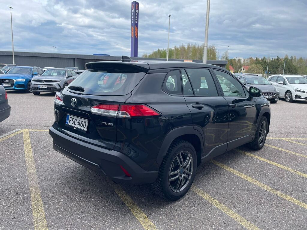 Toyota Corolla Cross 2023 2.0 Hybrid Active / Tehdastakuu / 1-Om. Suomiauto / ALV / Adapt. vakkari / P-Kamera / Navi / Ratinlämmitin