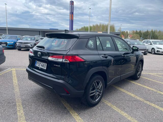 Toyota Corolla Cross 2023 2.0 Hybrid Active / Tehdastakuu / 1-Om. Suomiauto / ALV / Adapt. vakkari / P-Kamera / Navi / Ratinlämmitin