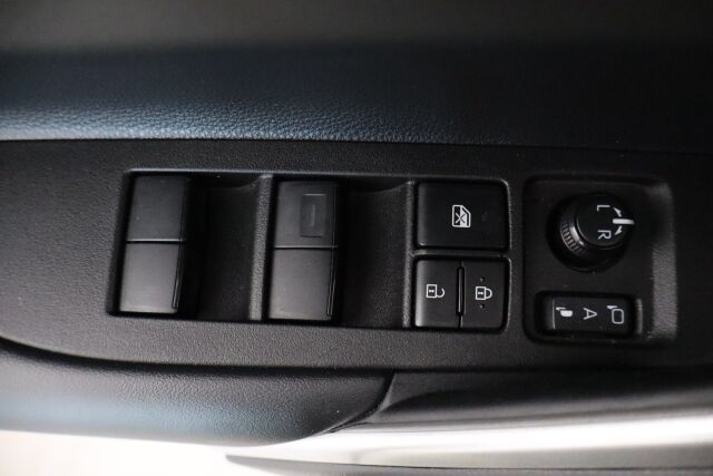 Toyota Corolla Cross 2023 2.0 Hybrid Active / Tehdastakuu / 1-Om. Suomiauto / ALV / Adapt. vakkari / P-Kamera / Navi / Ratinlämmitin