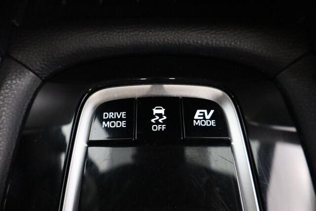 Toyota Corolla Cross 2023 2.0 Hybrid Active / Tehdastakuu / 1-Om. Suomiauto / ALV / Adapt. vakkari / P-Kamera / Navi / Ratinlämmitin