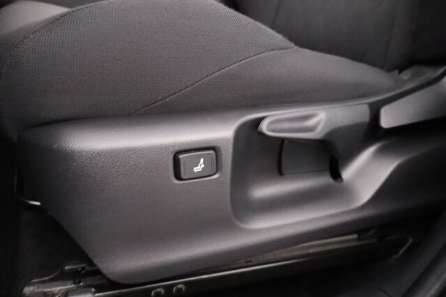Toyota Corolla Cross 2023 2.0 Hybrid Active / Tehdastakuu / 1-Om. Suomiauto / ALV / Adapt. vakkari / P-Kamera / Navi / Ratinlämmitin