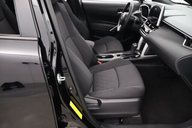 Toyota Corolla Cross 2023 2.0 Hybrid Active / Tehdastakuu / 1-Om. Suomiauto / ALV / Adapt. vakkari / P-Kamera / Navi / Ratinlämmitin